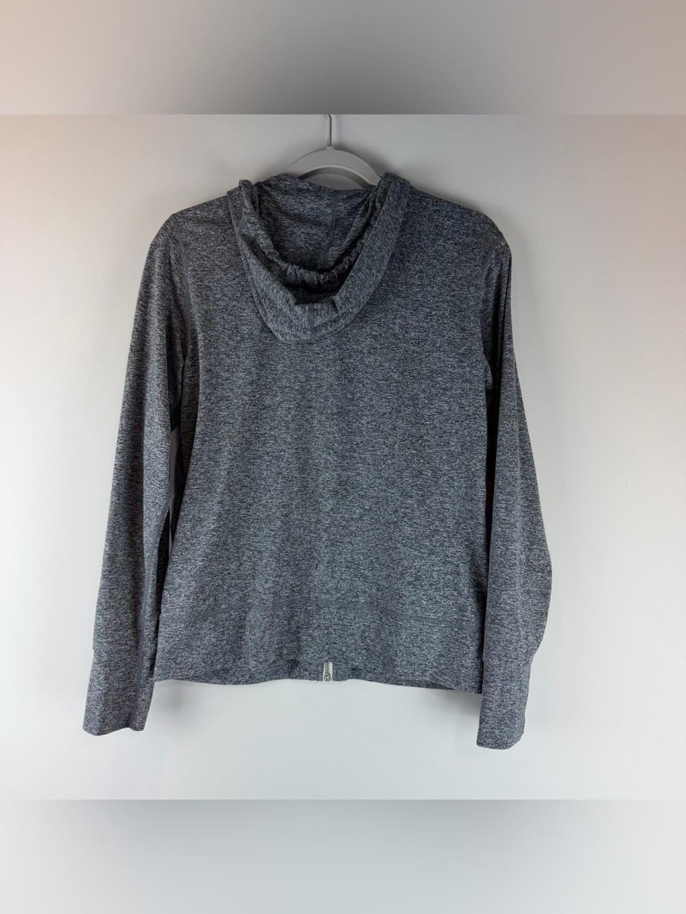 Vuori Women’s Gray Heathered Halo 2.0 Performance Athletic Hoodie Jacket Medium - Picture 4 of 5